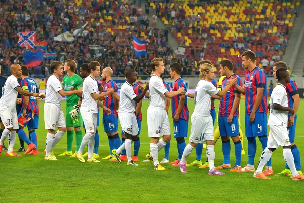 布加勒斯特 7 月 23:ceremony 开始的一场足球布加勒斯特和 stromsgodset 之间匹配如果挪威，在欧足联冠军联赛第二的资格赛。布加勒斯特赢得 2-0，7 月 23,2014 免版税图库图片