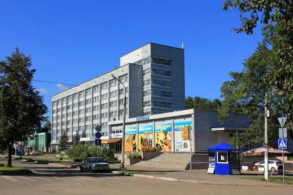 Stad landschap straten en hotel. Stockfoto