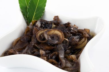 cipolle agrodolce içinde