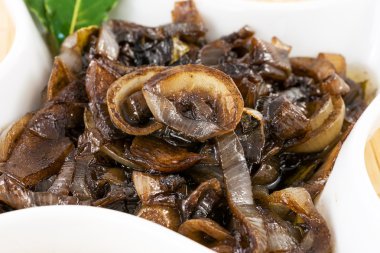 cipolle agrodolce içinde