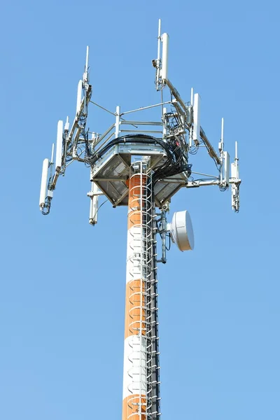 Antena por telecomunicazioni — Fotografia de Stock