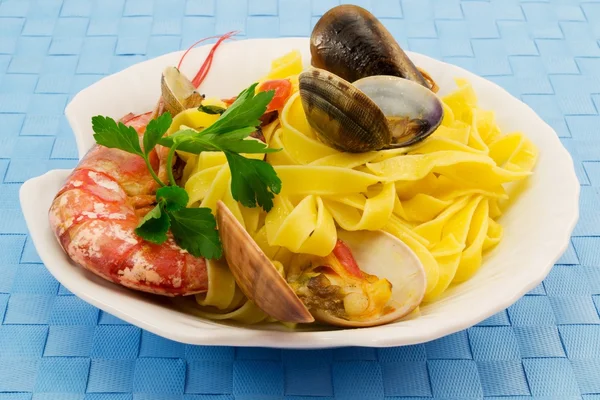 Frutti di mare de fettuccine ai —  Fotos de Stock