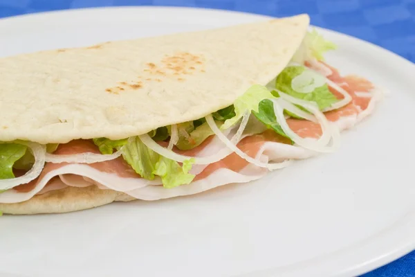 Piadina romagnola con prosciutto — Stok fotoğraf