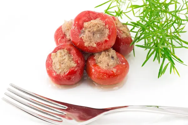 Paprika gefüllt mit Thunfisch — Stockfoto