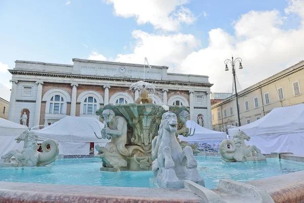 Fountain of Piazza del Popolo, Pesaro — Stock Photo, Image