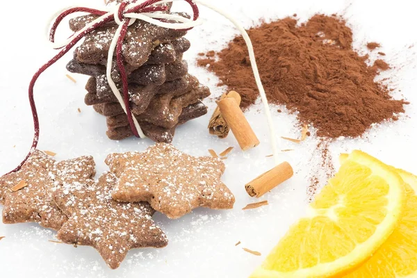 Kaneel cookies met cacao- en oranje zest — Stockfoto