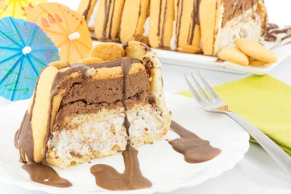 Roomijs taart met chocolade — Stockfoto