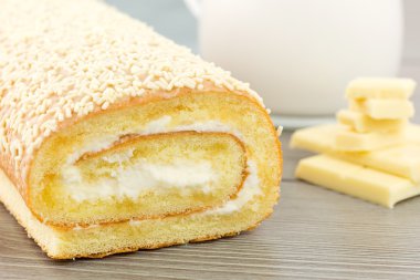 kremalı sütlü ve beyaz çikolatalı rulo