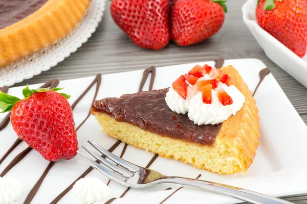 Torta com geléia de morango — Fotografia de Stock