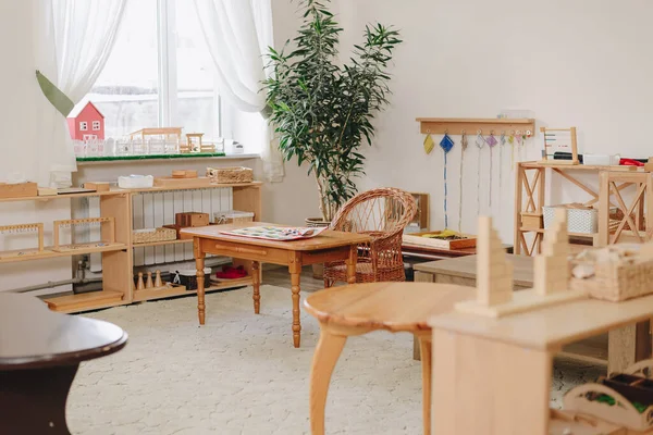Montessori sınıfları için çocuk odasının içi. 15 Ocak 2022 Ukrayna Krivoy Rog