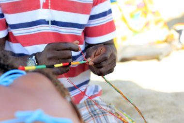 adam dreadlock yapar