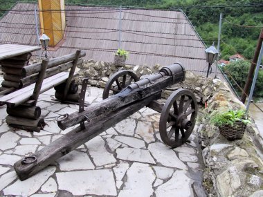 eski bir savaş topu