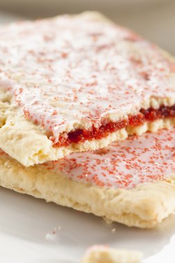 sıcak çilek tost böreği