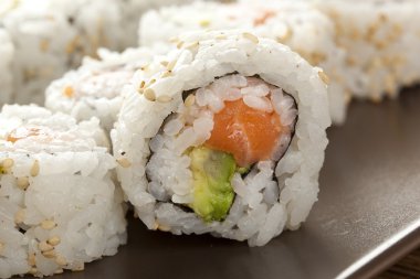 taze ev yapımı suşi roll