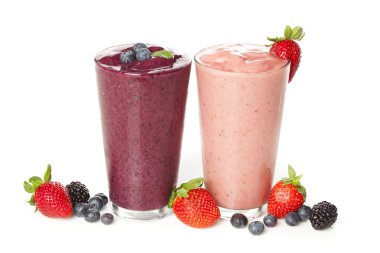 taze böğürtlen ve çilek smoothie