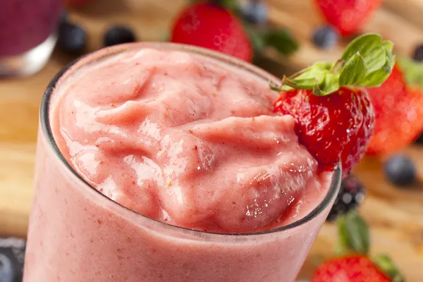 Smoothie de fresa orgánica fresca — Foto de Stock