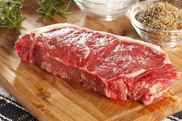 Organic Red Raw Steak Sirloin — Stock Photo, Image