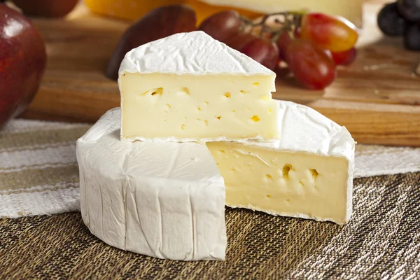 Fresh Organic White Brie Cheese — Stock Photo, Image