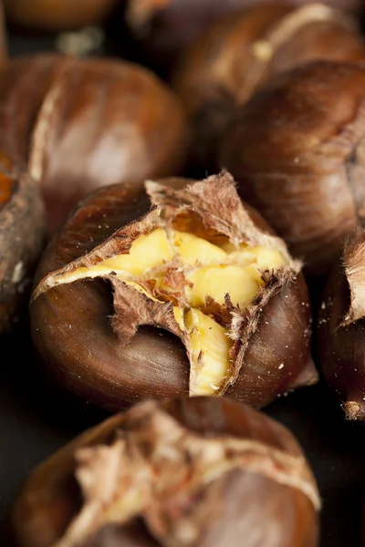 Organic Brown Chestnuts Roasting — Stock Photo, Image