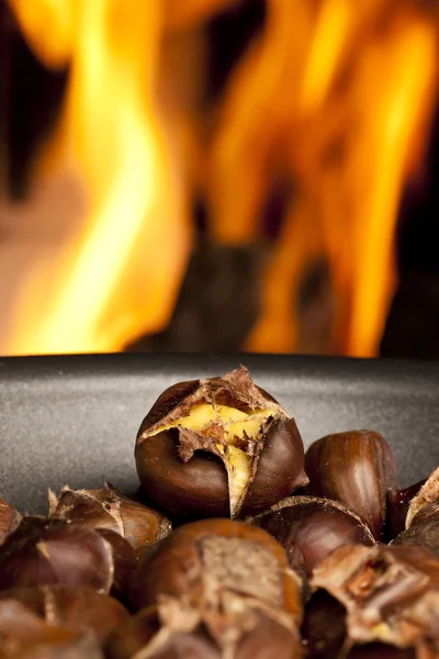 Organic Brown Chestnuts Roasting — Stock Photo, Image