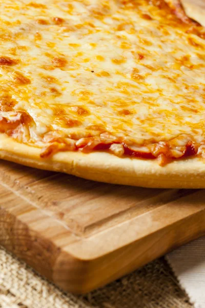 Classic Homemade Italian Cheese Pizza — Stock Photo, Image