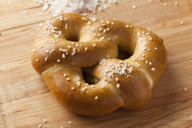 ev yapımı sıcak yumuşak pretzel