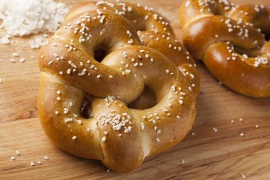 ev yapımı sıcak yumuşak pretzel
