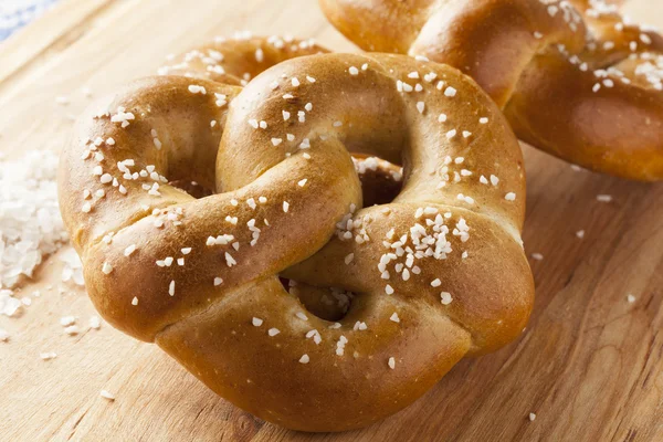 ev yapımı sıcak yumuşak pretzel