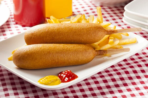 Βιολογική corndog σε ένα ραβδί — Φωτογραφία Αρχείου