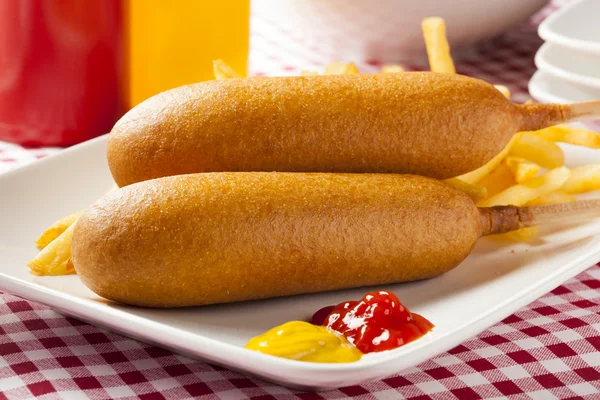 CornDog biologique sur un bâton — Photo