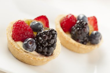 taze ev yapımı meyve tart