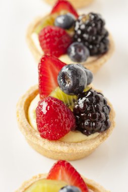 taze ev yapımı meyve tart