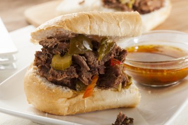 Sulu ev yapımı İtalyan etli sandviç