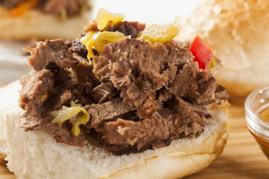 Sulu ev yapımı İtalyan etli sandviç