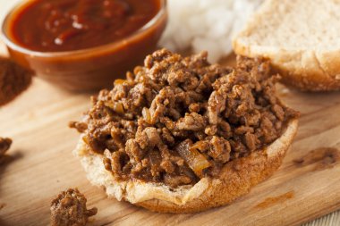 özensiz ızgara biftekli sandviç