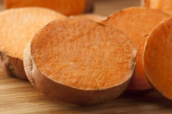 Batata doce de laranja orgânica fresca — Fotografia de Stock