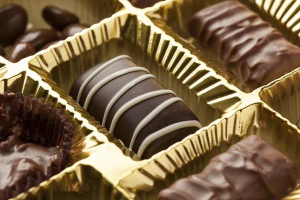Kotak dari berbagai macam cokelat — Stok Foto