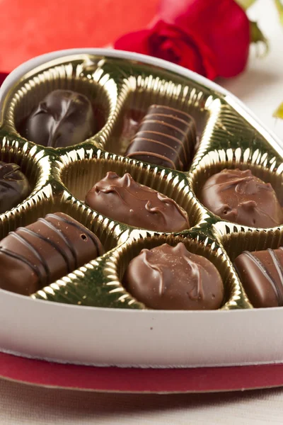 Schachtel mit verschiedenen Pralinen — Stockfoto