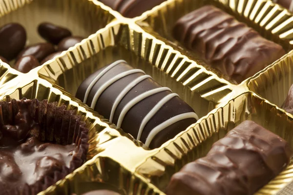 Kotak dari berbagai macam cokelat — Stok Foto