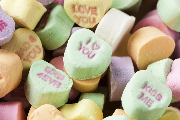 Colorida conversación corazones caramelo —  Fotos de Stock