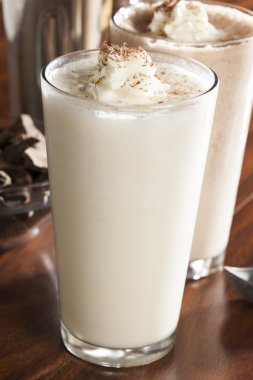 zengin ve kremsi muzlu süt