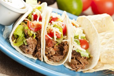 taze ev yapımı parçalanmış sığır tacos