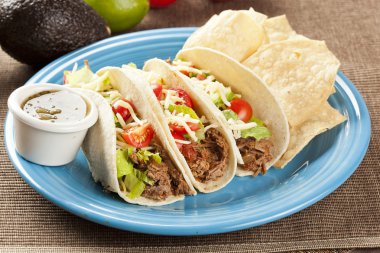 taze ev yapımı parçalanmış sığır tacos