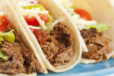 taze ev yapımı parçalanmış sığır tacos