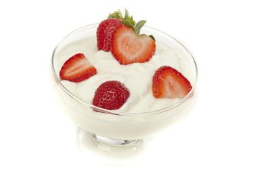 taze organik Yunan yoğurt çilek ile