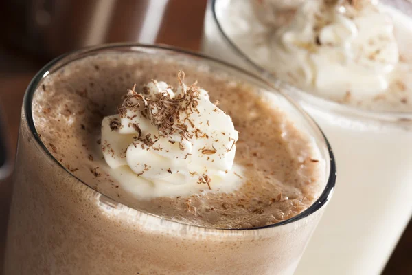 Reichhaltiger und cremiger Schokoladen-Milchshake — Stockfoto