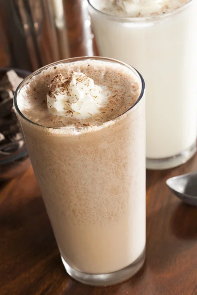 Reichhaltiger und cremiger Schokoladen-Milchshake — Stockfoto