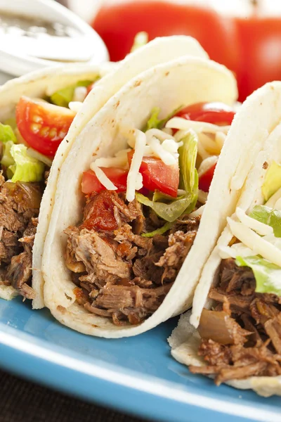 Čerstvé domácí strouhaným hovězím tacos — Stock fotografie