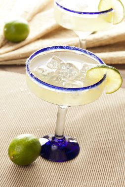 Limonlu taze ev yapımı margarita