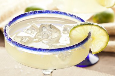 Limonlu taze ev yapımı margarita